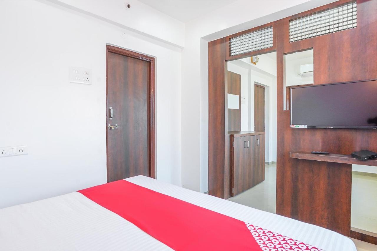 Oyo Flagship 70264 Hotel Vrindavan Mangvadi المظهر الخارجي الصورة